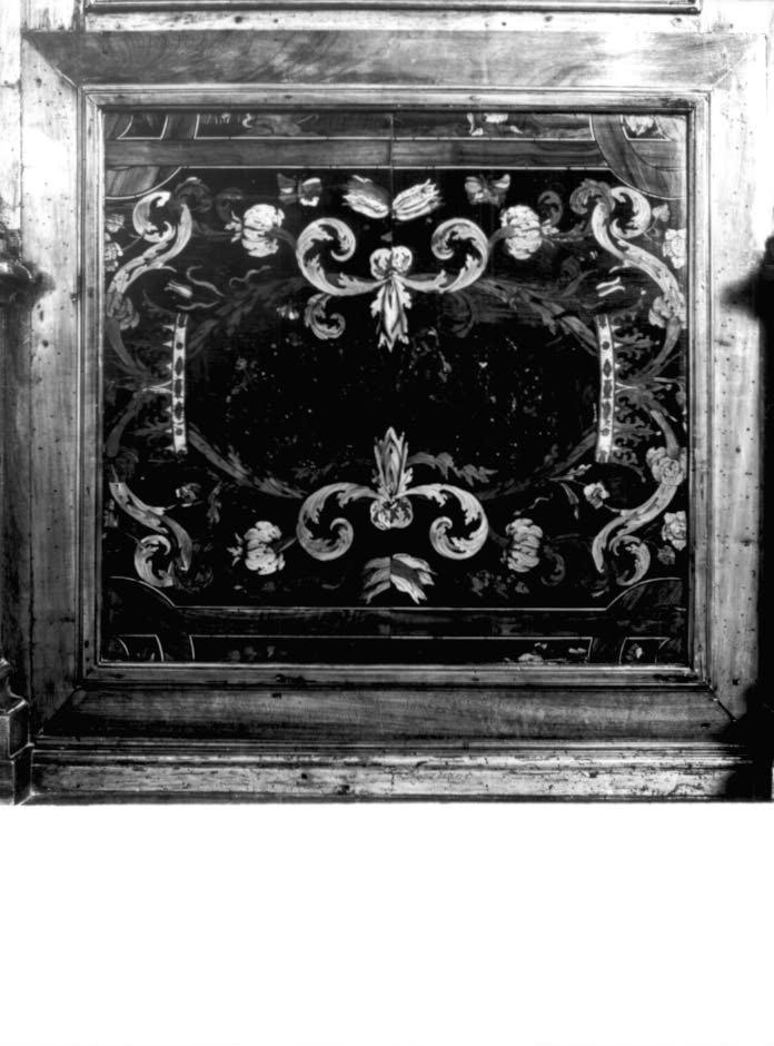 animali con fiori e corone (decorazione a intarsio) - ambito veneto (sec. XVIII)