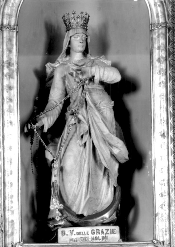 Madonna con personaggi che implorano il suo aiuto (statua) - ambito veneto (fine/inizio secc. XVIII/ XIX)