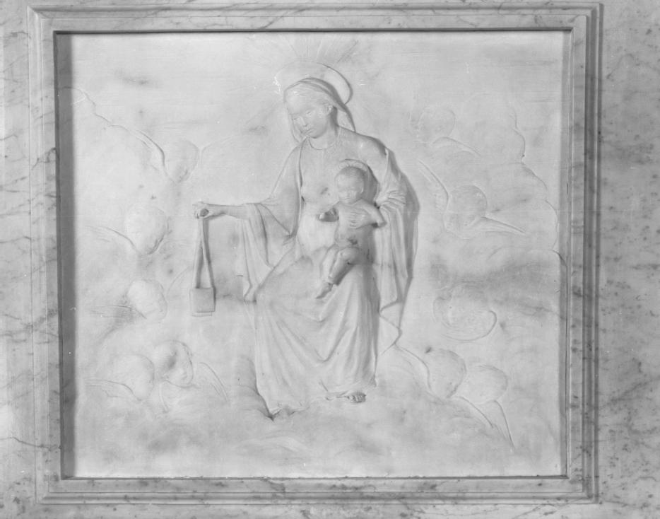 Madonna con Bambino che porge gli scapolari (rilievo) - ambito veneto (sec. XIX)