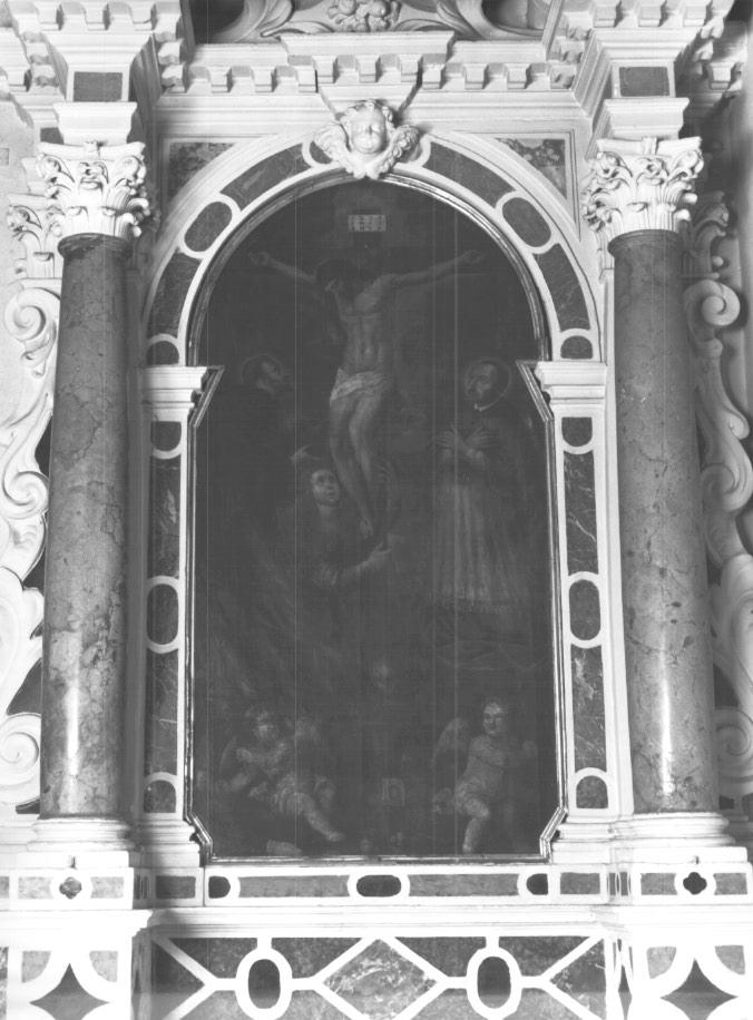 crocifissione di Cristo con San Francesco d'Assisi, San Carlo Borromeo, Santa Maria Maddalena e angioletti con simboli della passione (dipinto) - ambito padovano (sec. XVII)