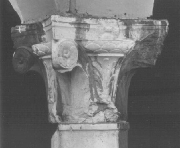rosette/ scaglie/ palmette (capitello) di Giuliano Da Porlezza, Luca Da Fiume (sec. XV)