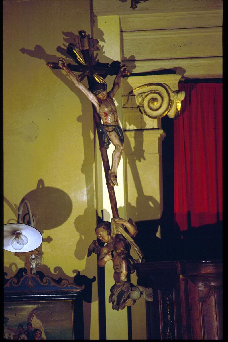 angelo con crocifisso (scultura, elemento d'insieme) - manifattura cadorina (sec. XVIII)