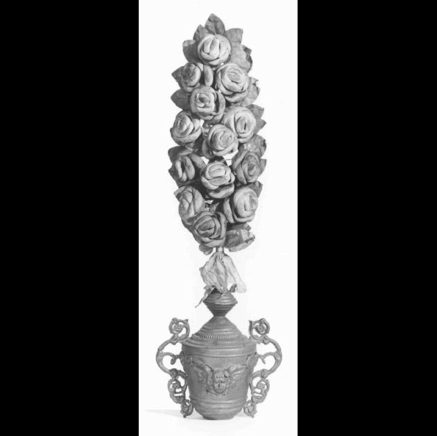 vaso d'altare con composizione floreale - manifattura feltrina (prima metà sec. XX)