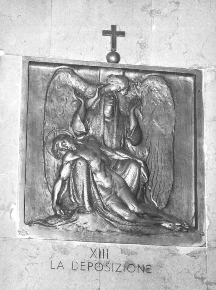 stazione XIII: Gesù deposto dalla croce (Via Crucis) di Castiglioni Giannino (sec. XX)