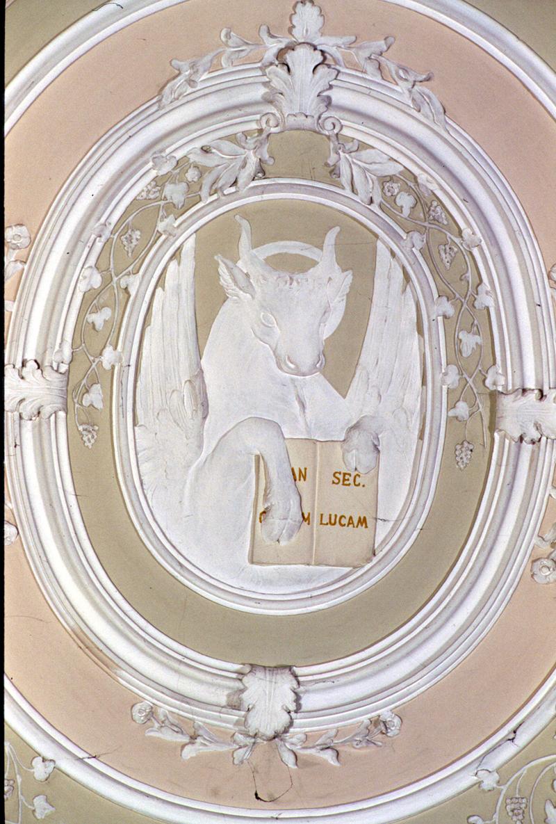 simbolo di San Luca Evangelista (decorazione plastica) di Beni Antonio - ambito veneto (inizio sec. XX)