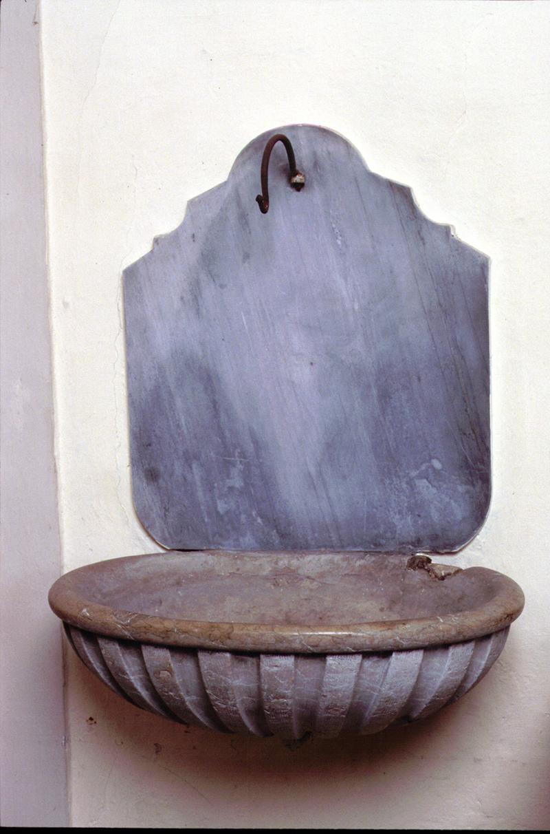 lavabo da sacrestia di Beni Antonio - manifattura veneta (sec. XVIII)