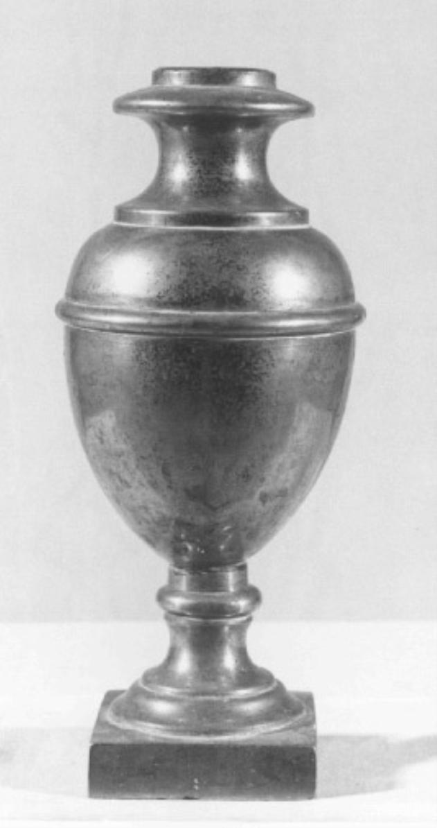 vaso d'altare con composizione floreale, serie - manifattura veneta (sec. XVIII)