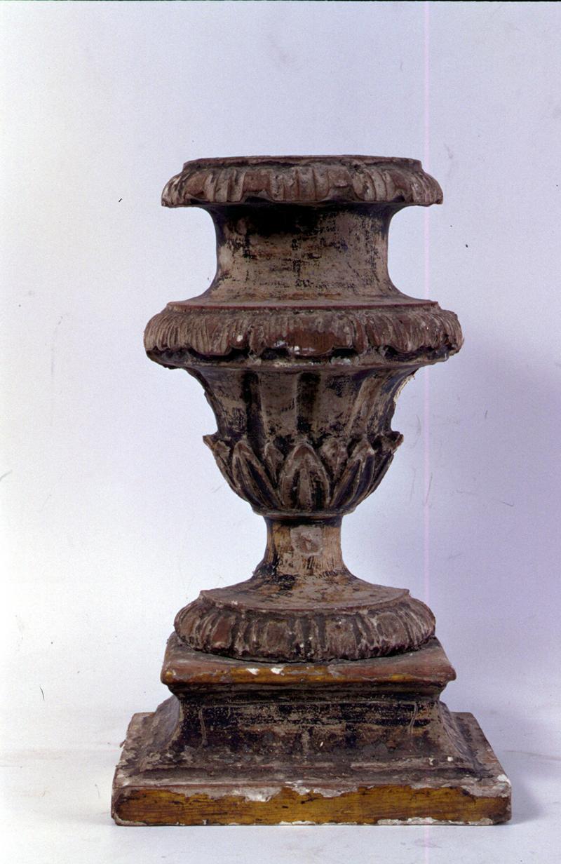 vaso d'altare con composizione floreale, serie - manifattura veneta (prima metà sec. XVII)