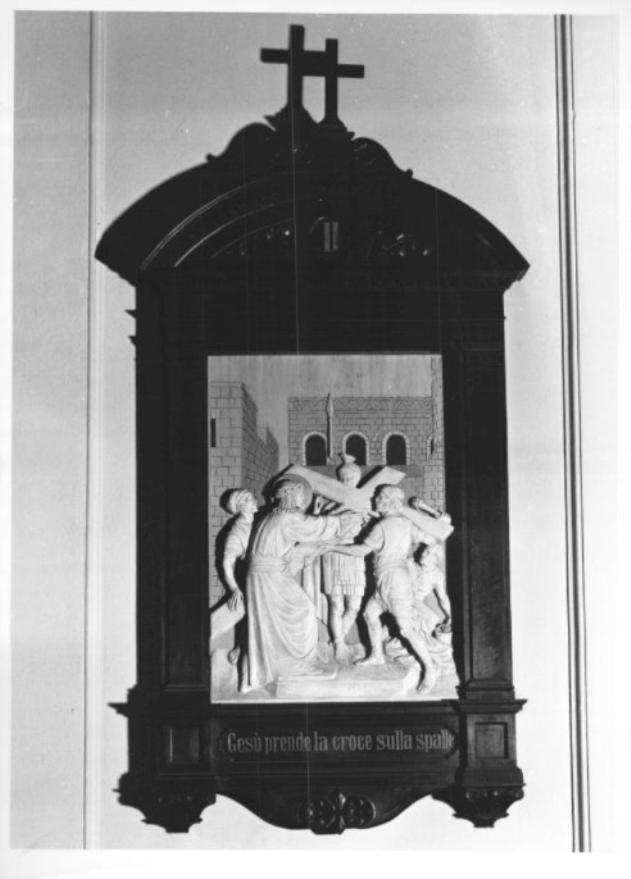 stazione II: Gesù caricato della croce (rilievo) - ambito italiano (sec. XX)