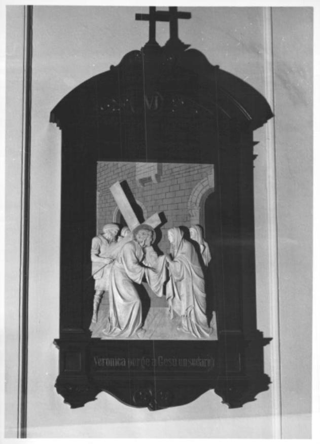 stazione VI: Gesù asciugato dalla Veronica (rilievo) - ambito italiano (sec. XX)