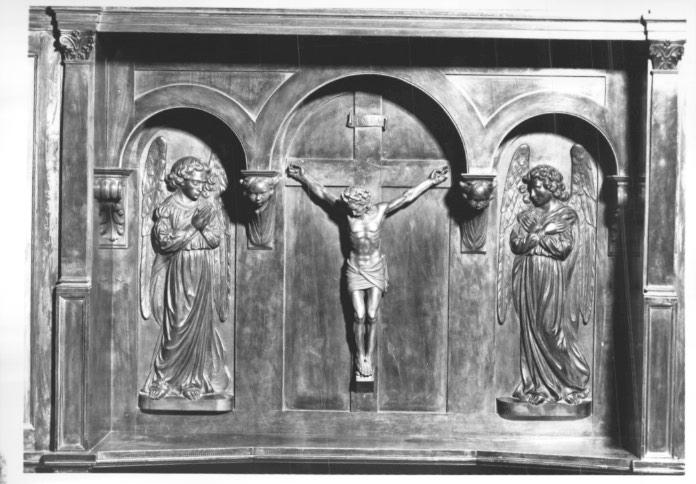 Cristo crocifisso tra angeli (rilievo) - ambito italiano (primo quarto sec. XX)