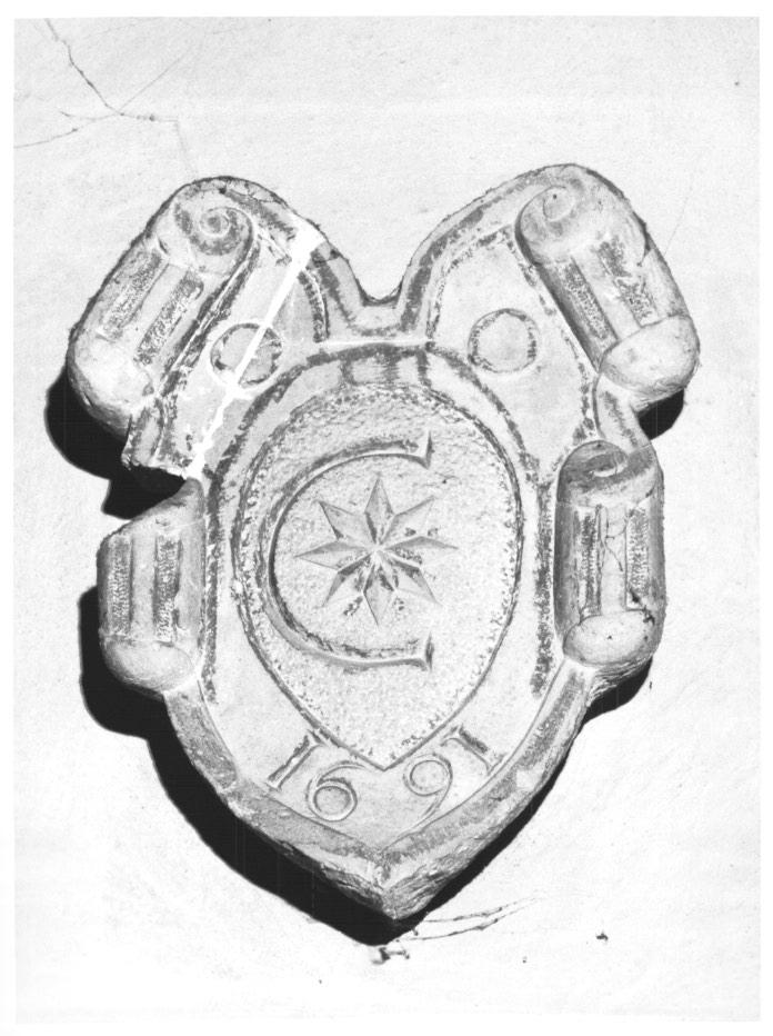 stemma gentilizio (rilievo) - ambito veneto (sec. XVII)