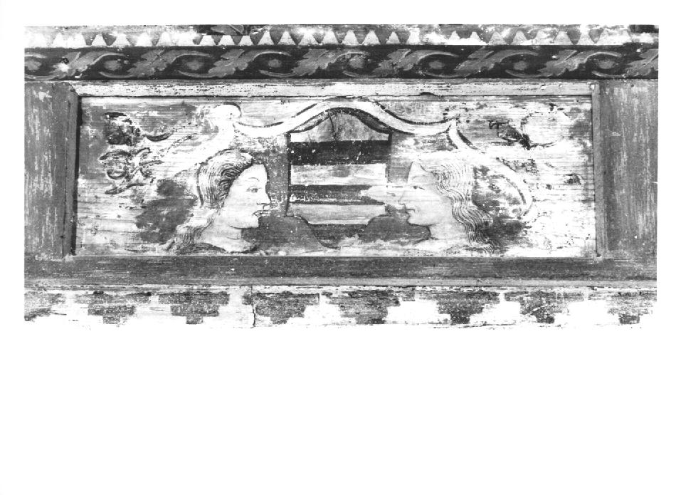 teste femminili con stemma/ motivi decorativi floreali (dipinto) - ambito veneto (sec. XV)