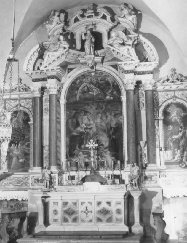 angeli/ Cristo/ Volute/ Vaso con fiori (altare maggiore) - ambito veneto (sec. XVII)