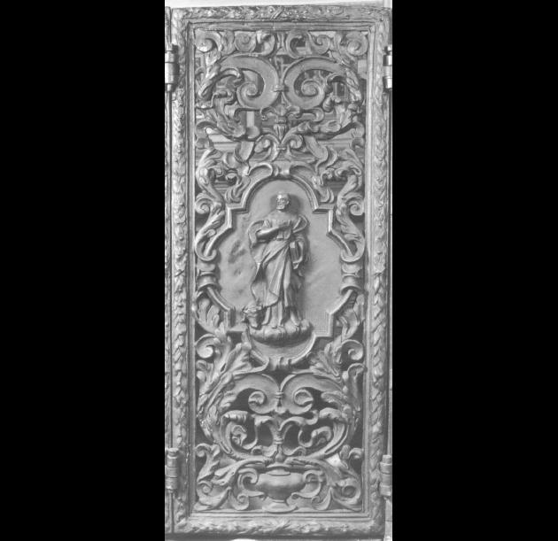 San Luca Evangelista/ motivi decorativi a volute/ fogliami/ a vasi/ a caulicoli/ a fascio d'alloro (rilievo) - ambito veneto (sec. XVII)
