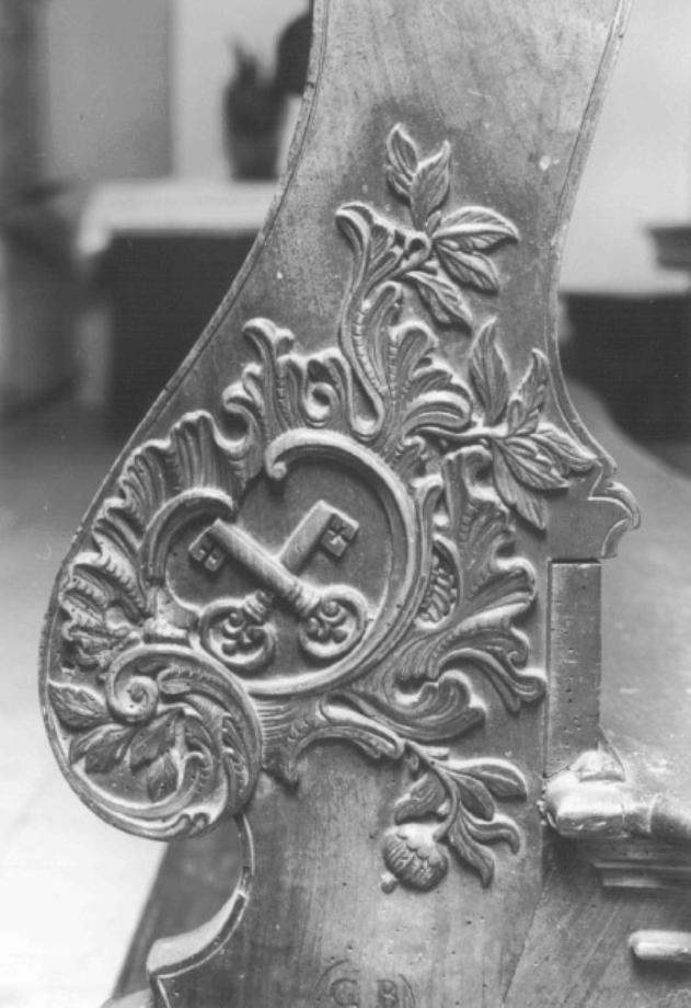 motivi decorativi vegetali/ Emblema pontificale (decorazione) - manifattura feltrina (sec. XVIII)