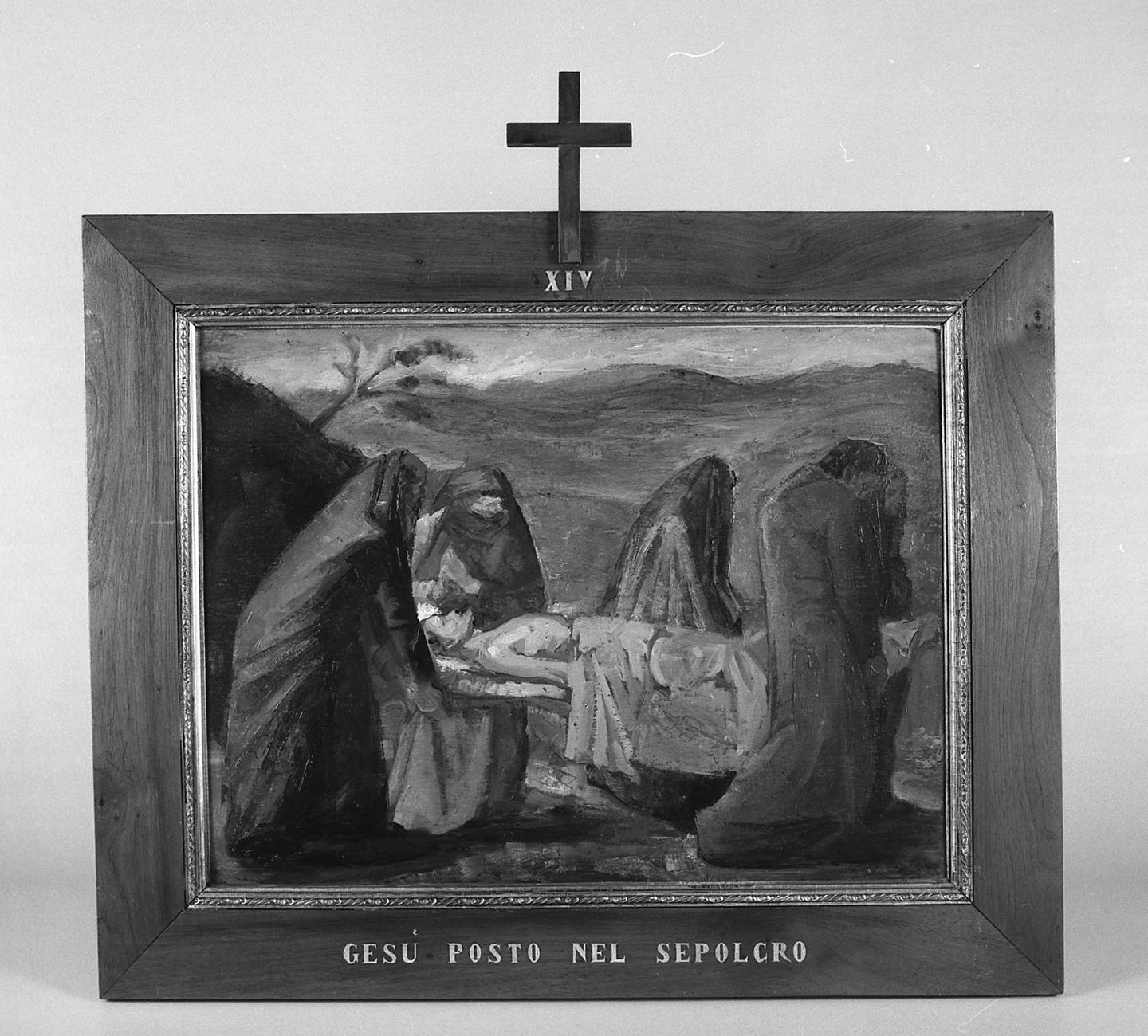 stazione XIV: Gesù deposto nel sepolcro (dipinto) di Tramontin Virgilio (sec. XX)