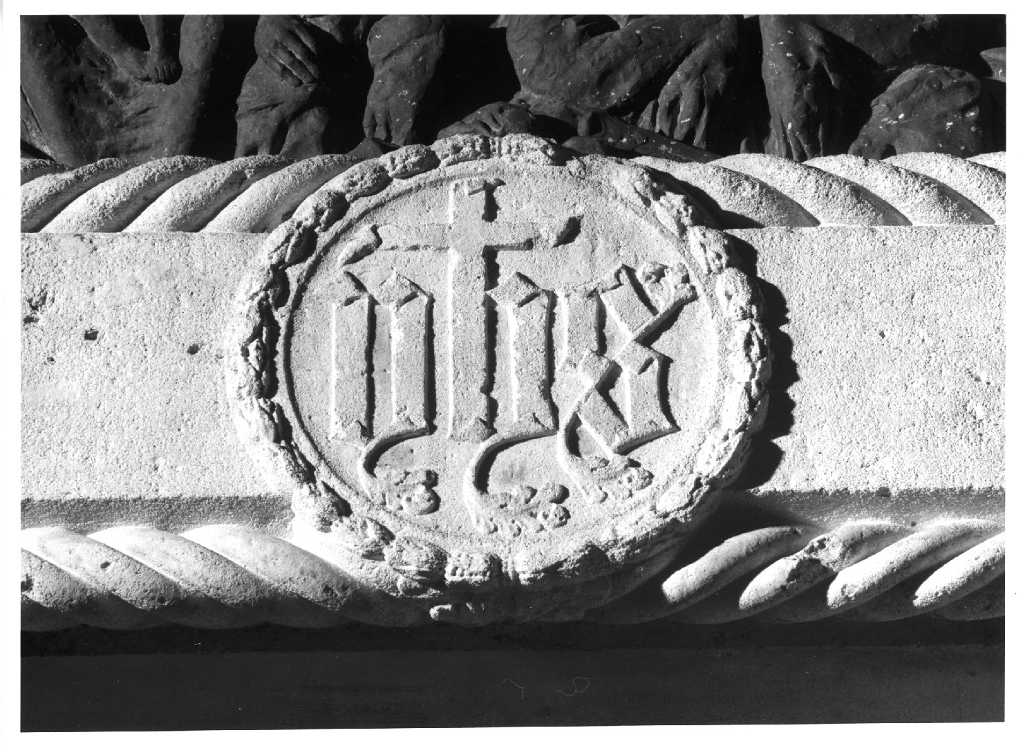 Monogramma cristologico (rilievo) - ambito veneto (sec. XV)