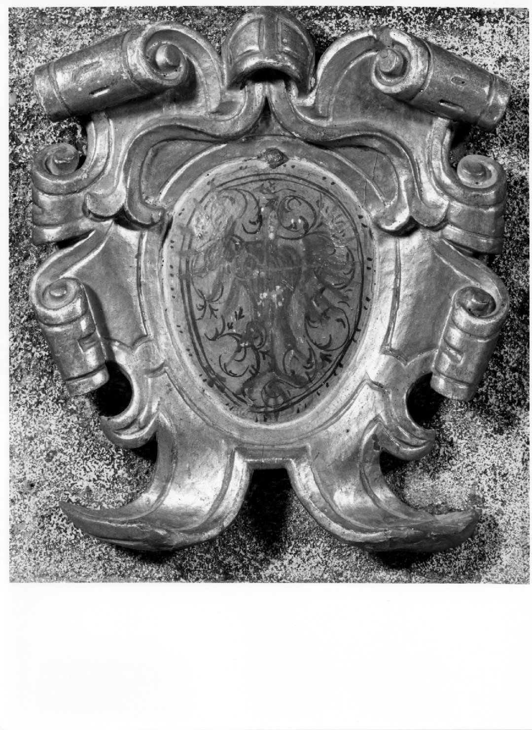 stemma gentilizio della famiglia Chizzali-Bonfandini (rilievo) - ambito veneto (seconda metà sec. XVIII)