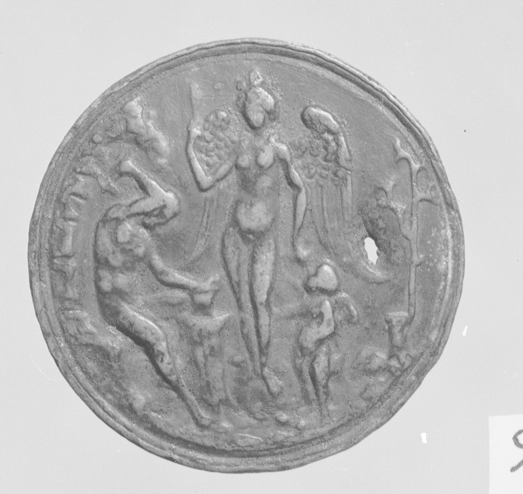 Venere e Vulcano vezzeggiano Cupido (placchetta, opera isolata) - bottega Italia settentrionale (fine/inizio secc. XV/ XVI)