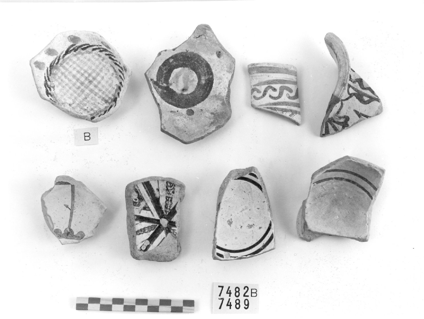 motivi decorativi a medaglioni (scodella, frammento) - bottega valenciana (secc. XIV/ XV)