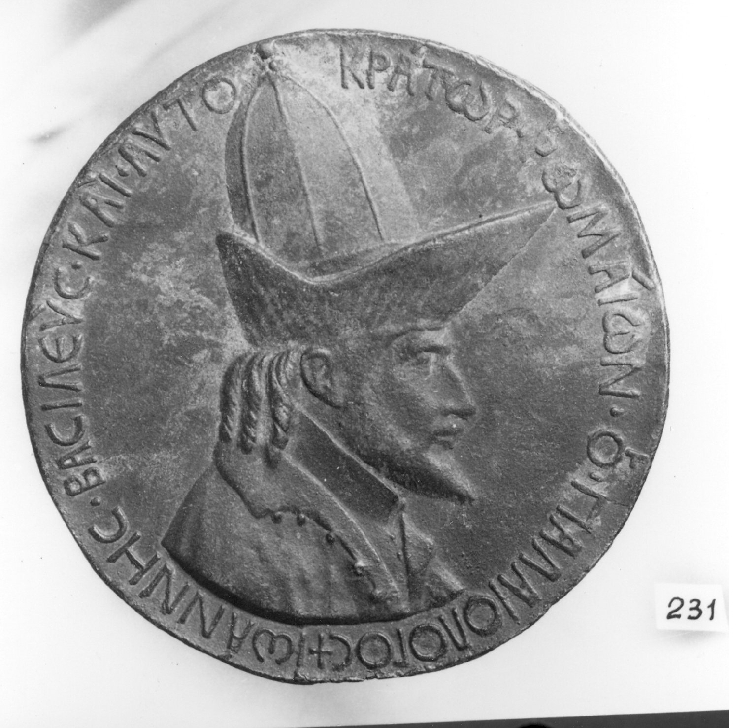 ritratto d'uomo di profilo (medaglia, elemento d'insieme) di Antonio di Puccio Pisano detto Pisanello (secc. XIV/ XV)