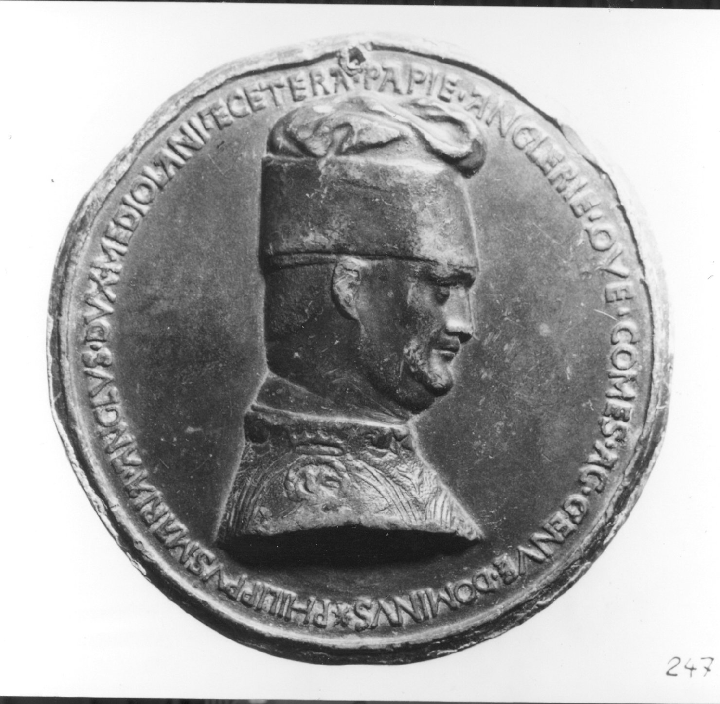 ritratto d'uomo di profilo (medaglia, elemento d'insieme) di Antonio di Puccio Pisano detto Pisanello (secc. XIV/ XV)