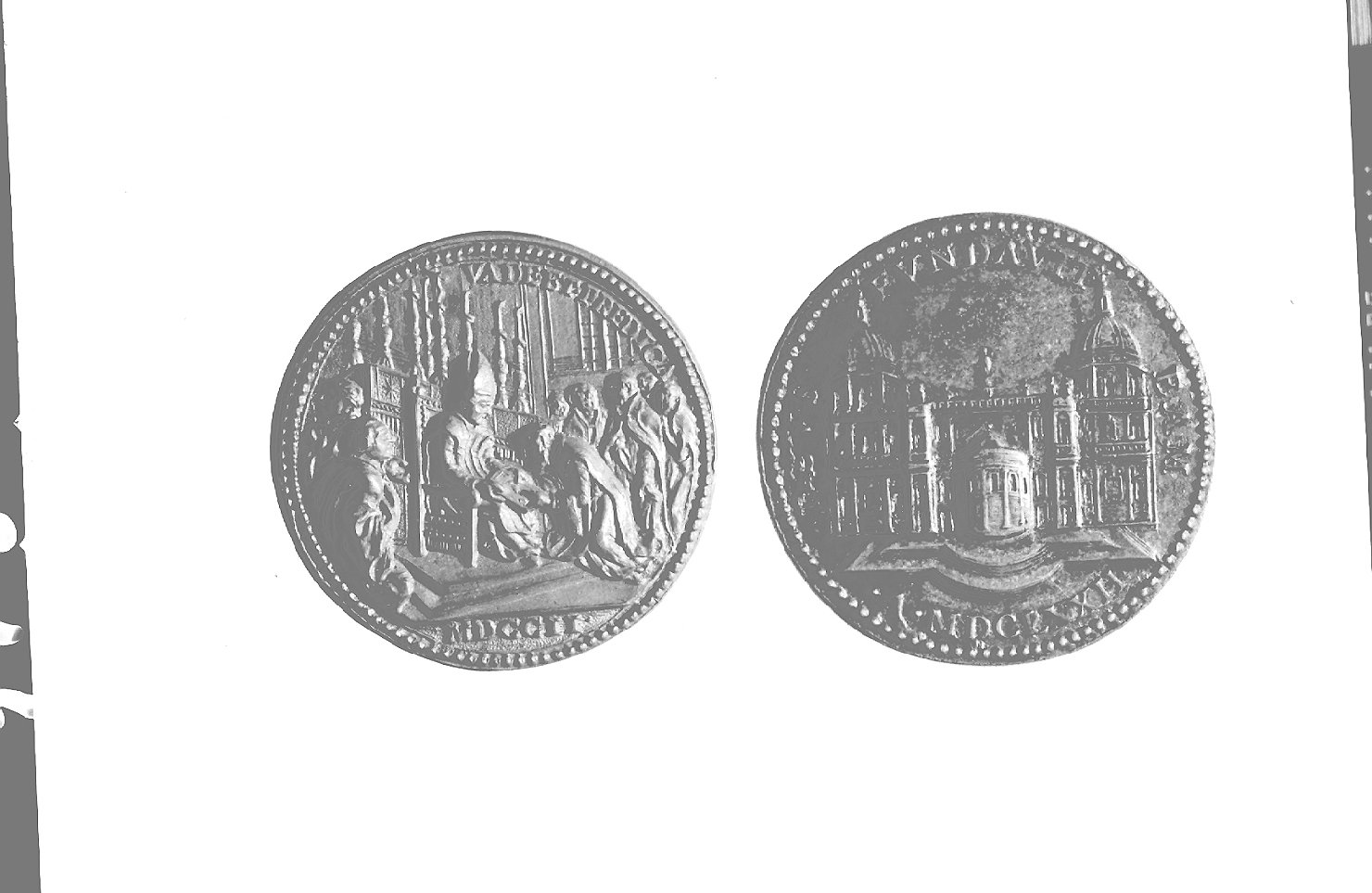 papa sul trono (medaglia, elemento d'insieme) di Hamerani Giovanni (sec. XVIII)