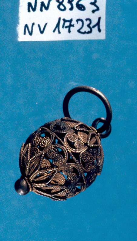 motivo decorativo floreale (pendente, opera isolata) - ambito Asia sud-orientale (secc. XVII/ XIX)