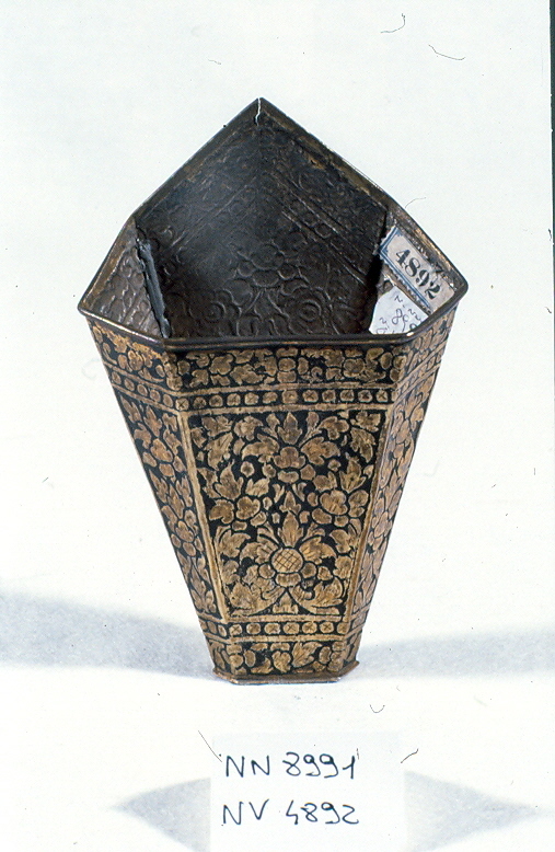 vaso, opera isolata - ambito Asia sud-orientale (secc. XVII/ XIX)