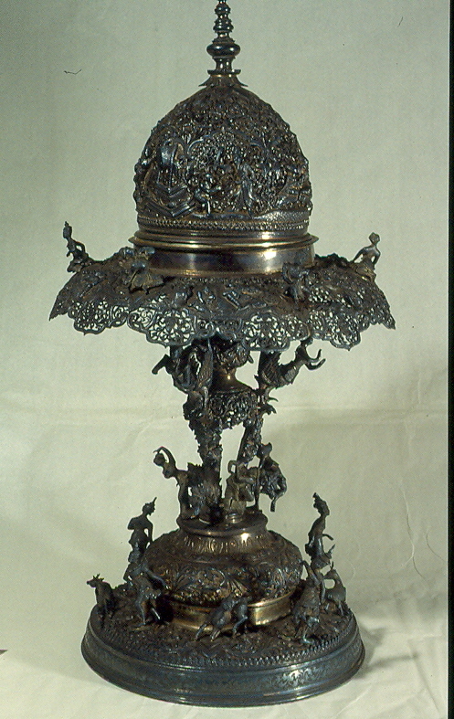 figura alata (urna, opera isolata) - ambito Asia sud-orientale (secc. XVII/ XIX)