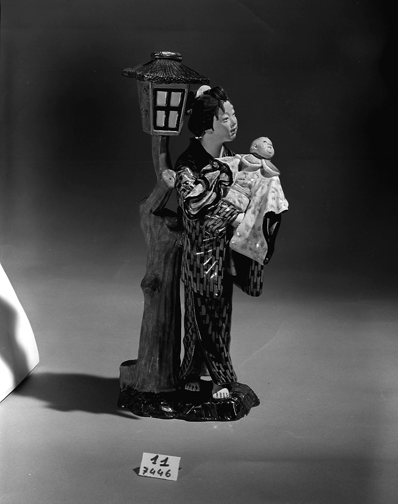 figura femminile con bambino (statuetta, opera isolata) - ambito giapponese (sec. XIX)