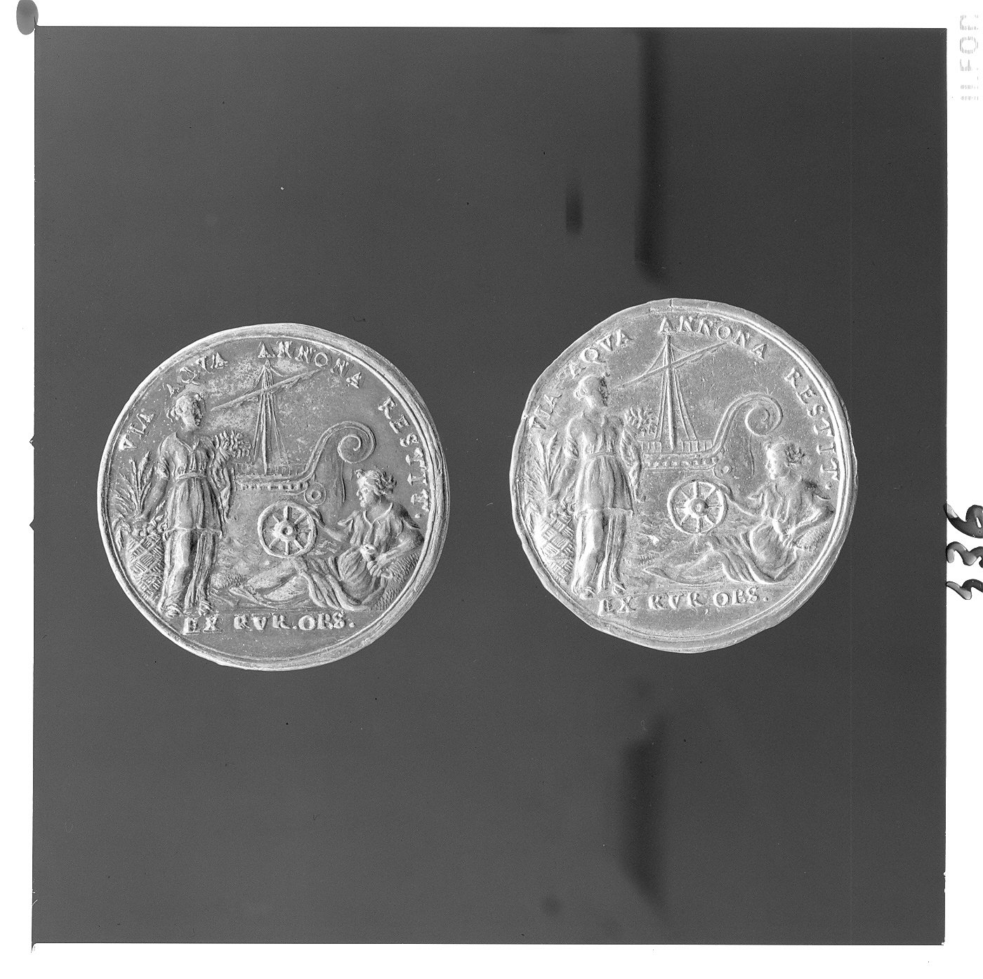 figure femminili (medaglia, opera isolata) - bottega veneta (ultimo quarto sec. XVII)