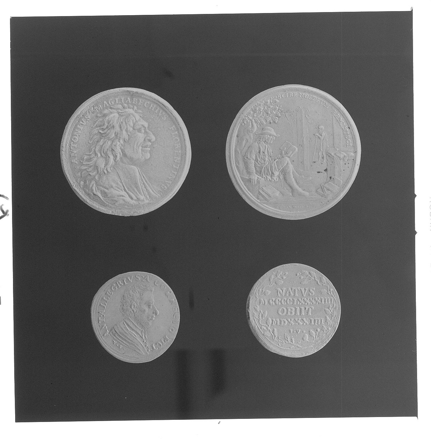 figura maschile seduta (medaglia, opera isolata) - bottega parmense (secondo quarto sec. XVI)