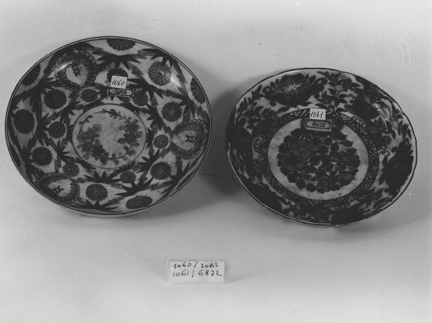 motivi decorativi floreali (piatto, serie) - ambito giapponese (seconda metà sec. XVIII)