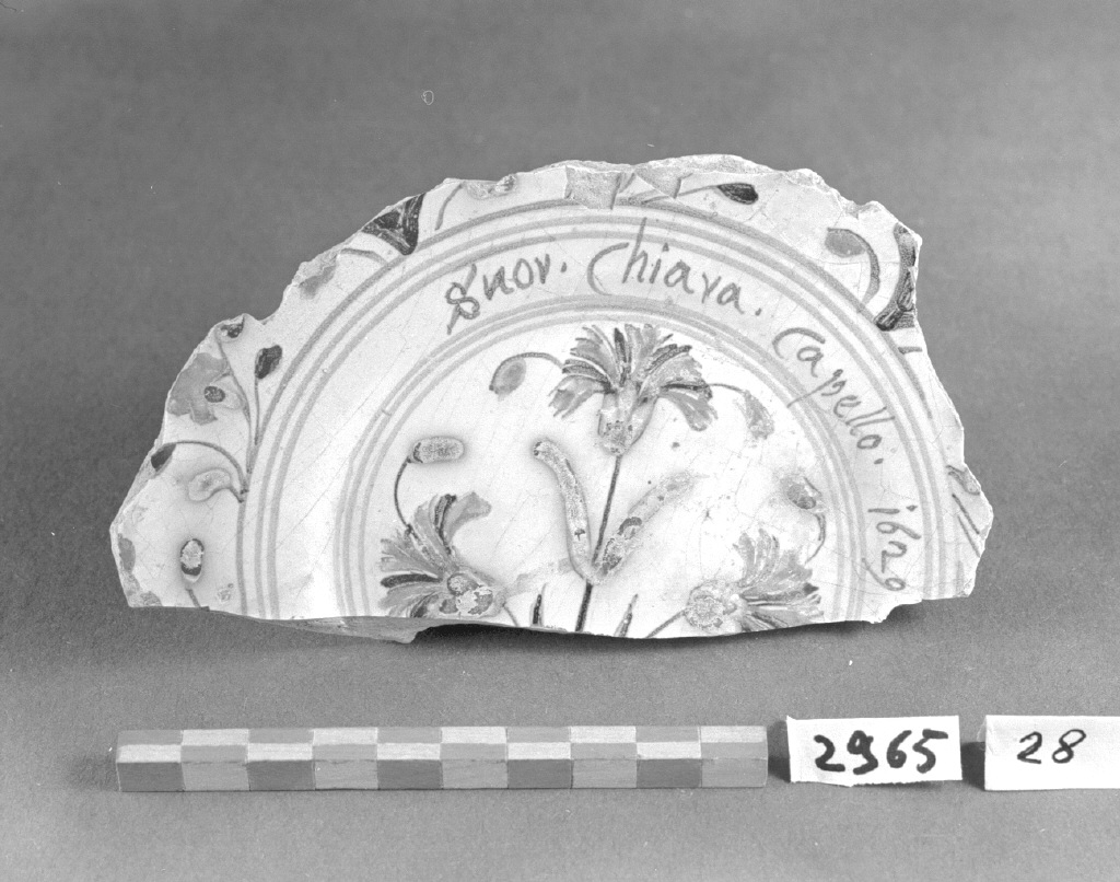 motivo decorativo fitomorfo (piatto, frammento) - produzione veneziana (sec. XVII)