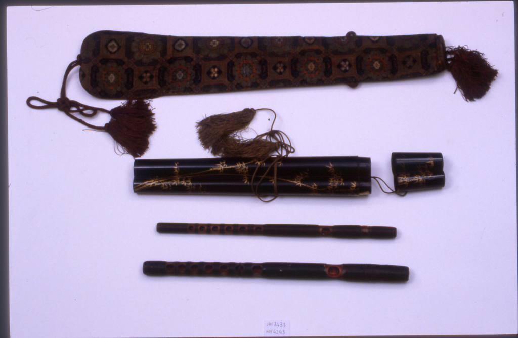 elementi decorativi (flauto traverso, coppia) - ambito giapponese (secc. XVII/ XIX)