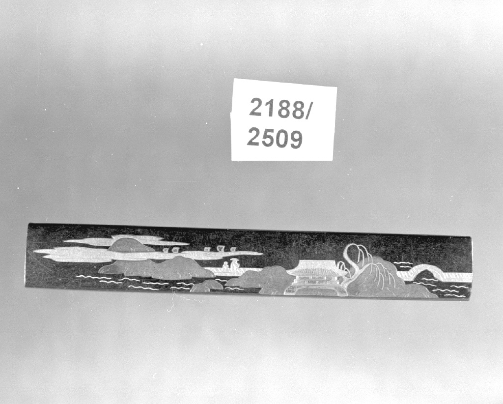 paesaggio lacustre (impugnatura di arma bianca, insieme) - ambito giapponese (secc. XVI/ XIX)