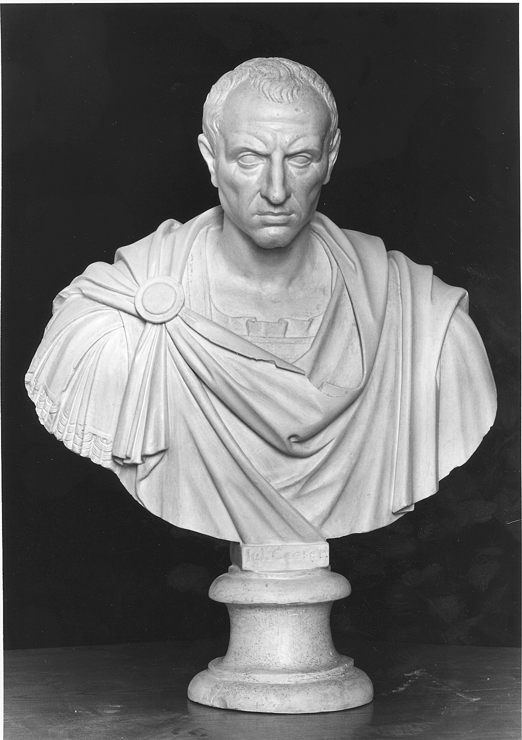 Giulio Cesare, busto di uomo (busto, opera isolata) - ambito romano (sec. I)