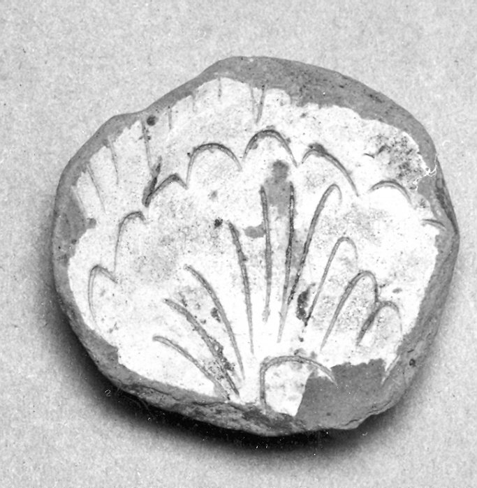 motivi decorativi vegetali a palmette (piatto, frammento) - ambito veneto (fine/inizio secc. XIV/ XV)
