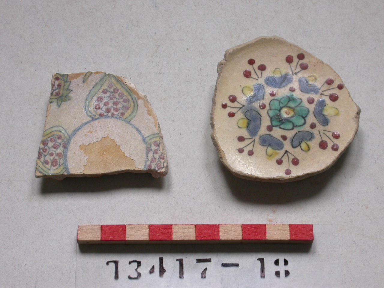 motivi decorativi geometrici e vegetali (piatto, frammento) - ambito turco (sec. XVIII)