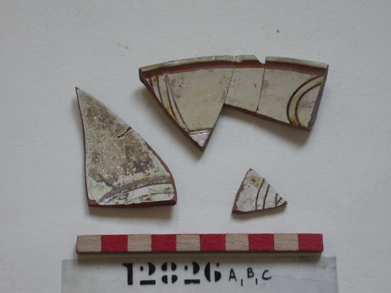motivi decorativi geometrici (piatto, frammento) - ambito bizantino (secc. XII/ XIII)