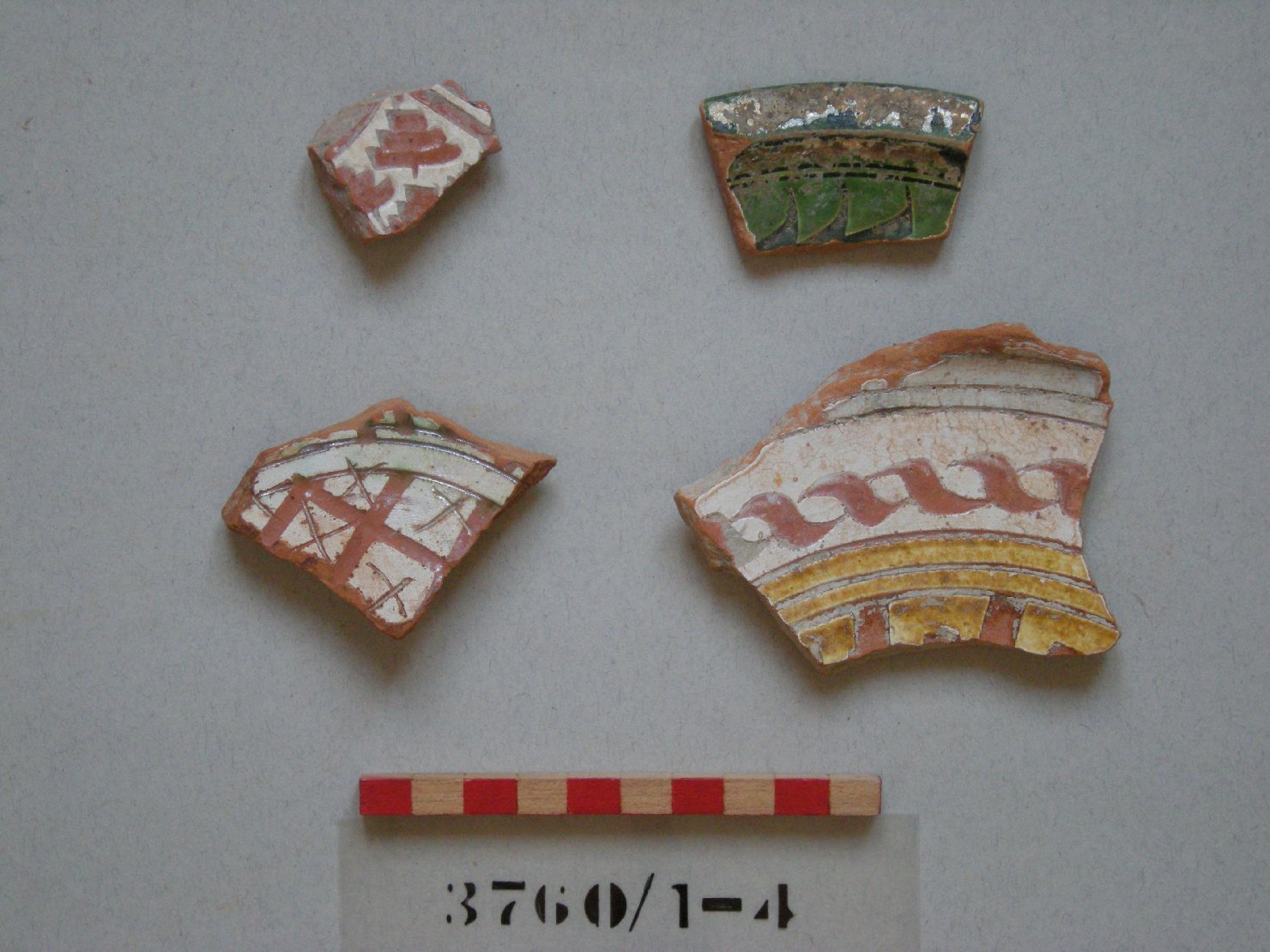 motivo decorativo geometrico (piatto, frammento) - ambito veneziano (secc. XVI/ XVII)