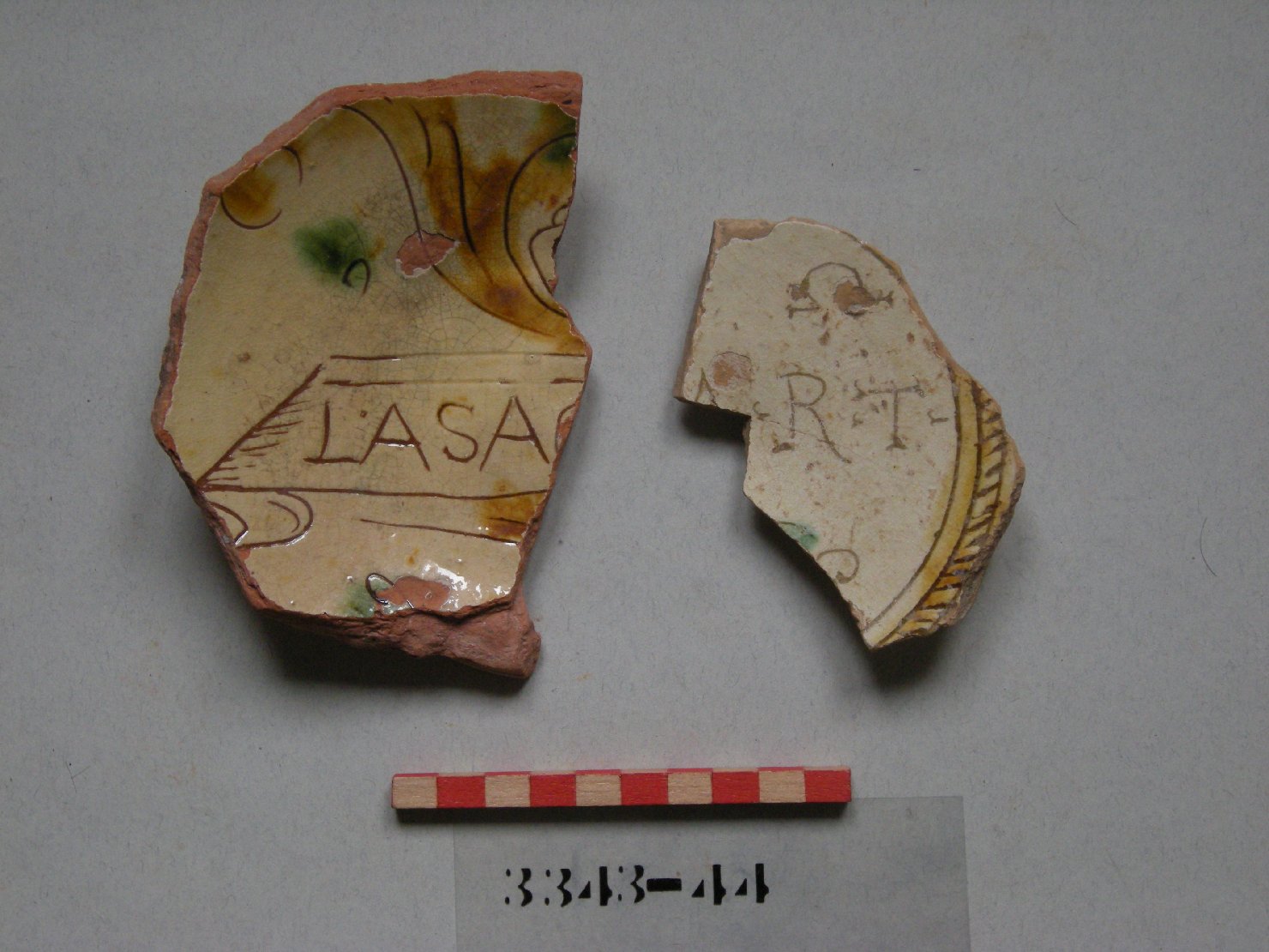 iscrizione (piatto, frammento) - ambito veneziano (secc. XVI/ XVII)