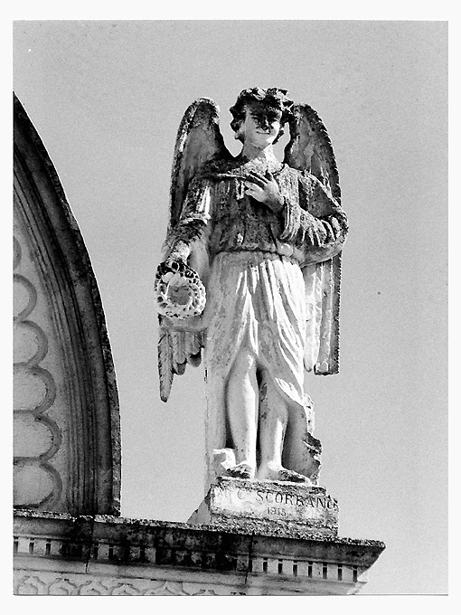 angelo con strumento della passione: corona di spine (statua) di Sparapane - ambito salentino (sec. XX)