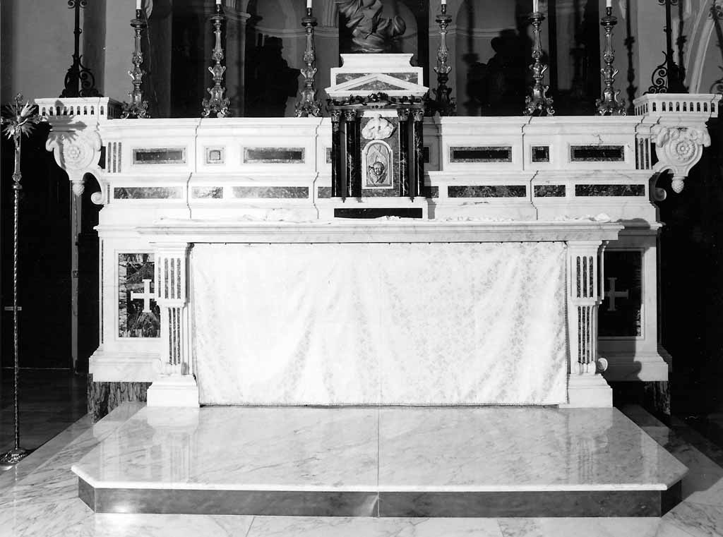 altare maggiore - ambito pugliese (primo quarto sec. XX)