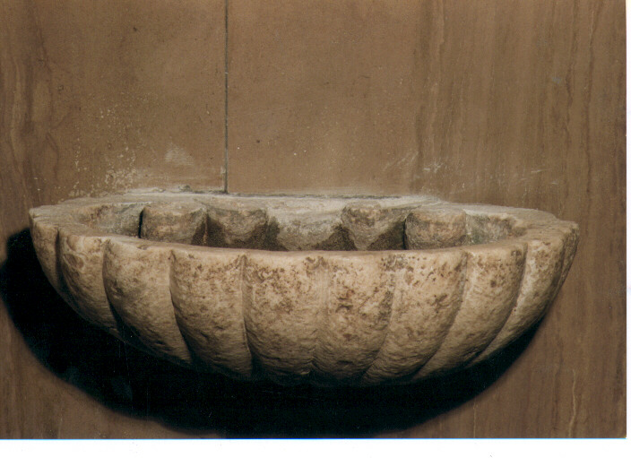 acquasantiera da parete, serie - ambito Italia meridionale (fine/inizio secc. XVII/ XVIII)