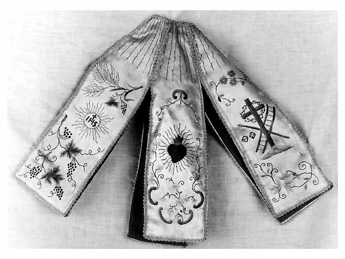 simboli della Passione con simboli eucaristici (conopeo di pisside, opera isolata) - manifattura Italia meridionale (secc. XIX/ XX)
