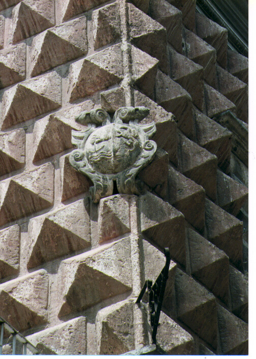 stemma della famiglia De Mattis (scultura) - ambito pugliese (secc. XVII/ XVIII)