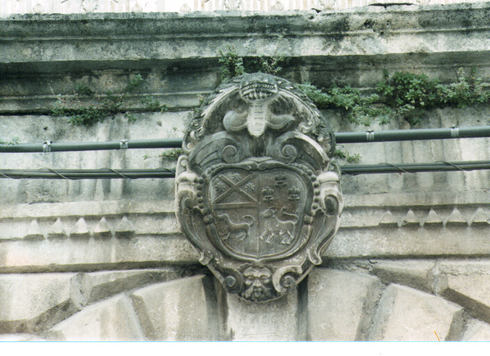 famiglia Tucci, stemma gentilizio (rilievo) - ambito pugliese (sec. XVIII)